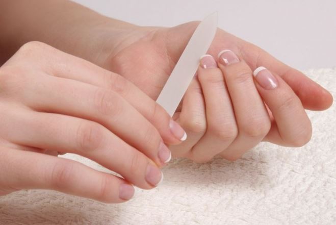 Taking care of your nails at home through coronavirus